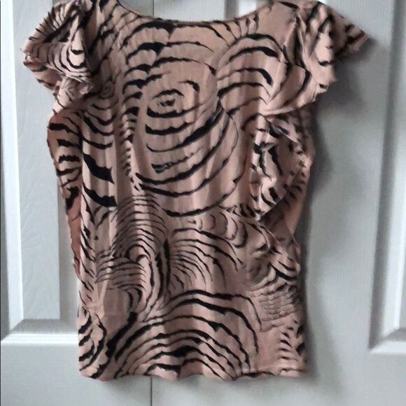 🍭*6/$30* New York & Co Flutter Sleeve Top - XS - Picture 3 of 3